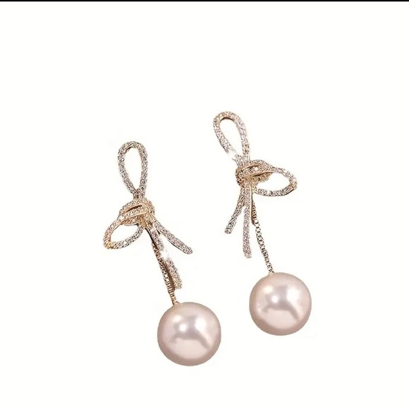 NWOT Faux Pearl Pendant Knot Design Shiny zirconia Decor Dangle Earrings Elegant - Picture 3 of 5